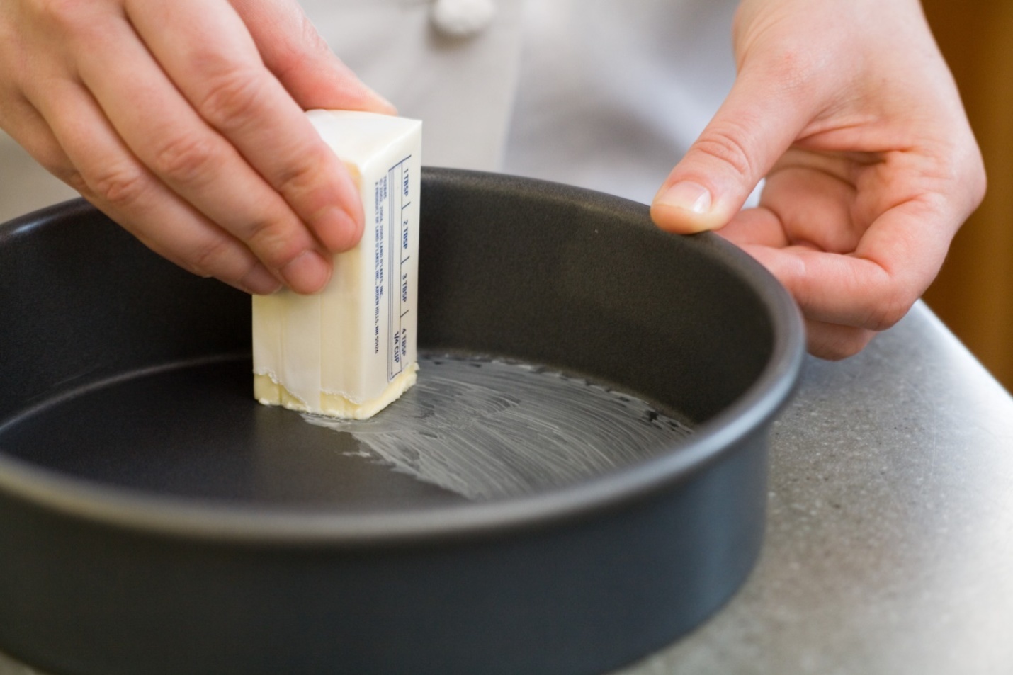 Do You Grease A Silicone Cake Pan