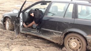 how to drive in mud with suv